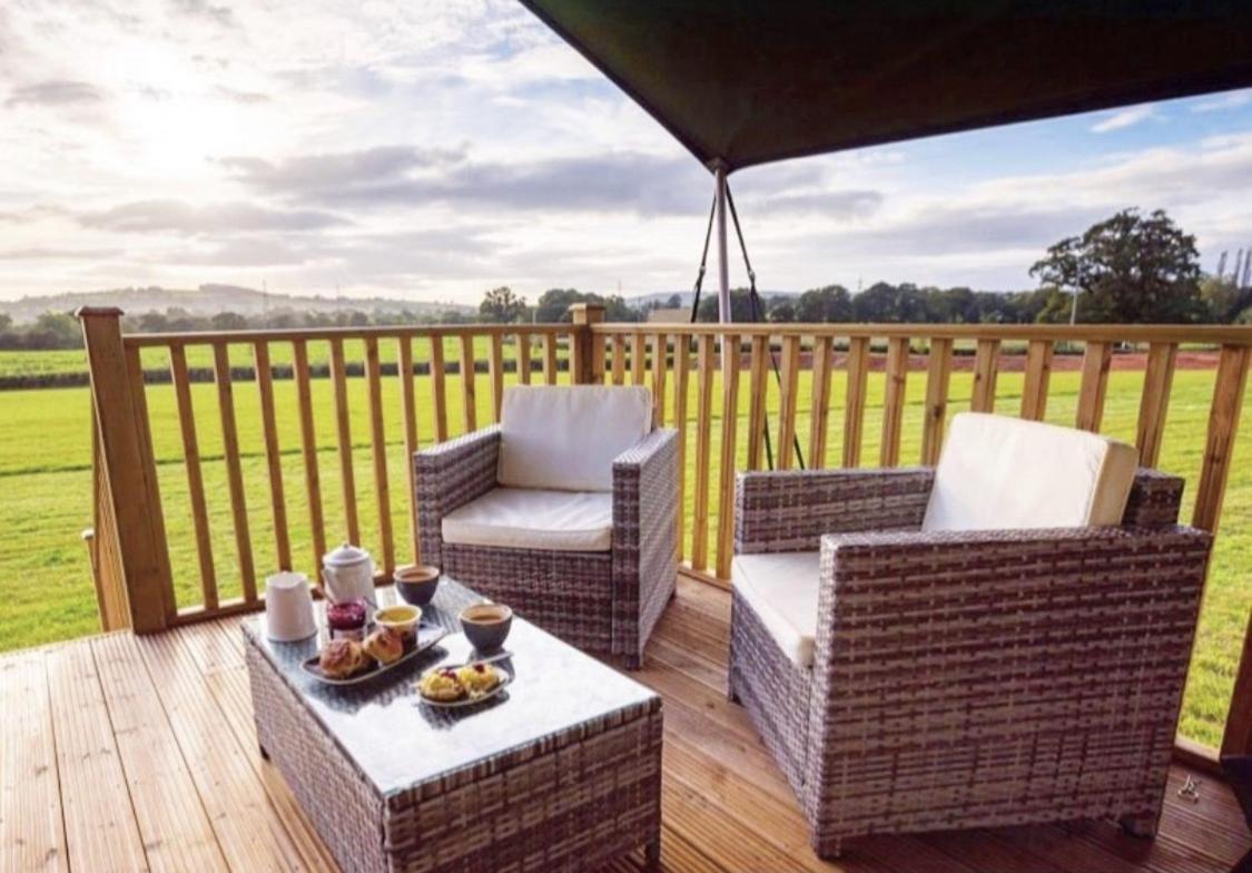 Midleydown Luxury Glamping Hotel Exeter Exterior foto